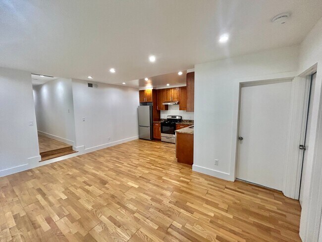 1381 Revere Ave, San Francisco (Single Family) photo 5