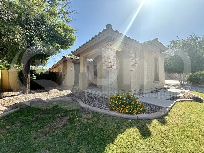 2135 E Grand Canyon Dr Chandler, AZ 85249 photo 3