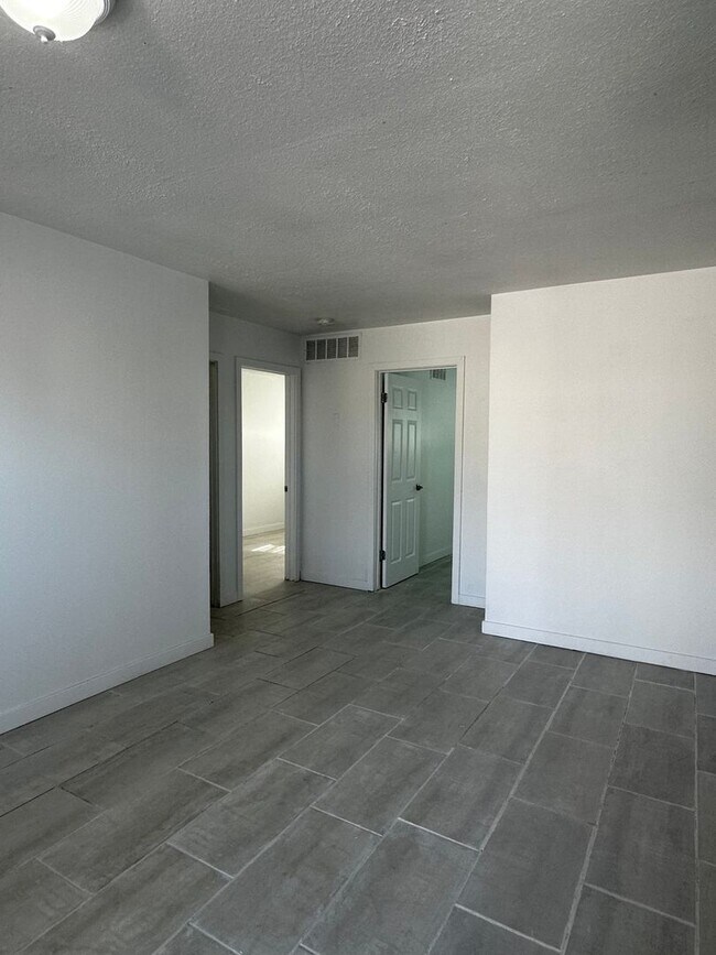 14003 N Palm St El Mirage, AZ 85335 photo 4
