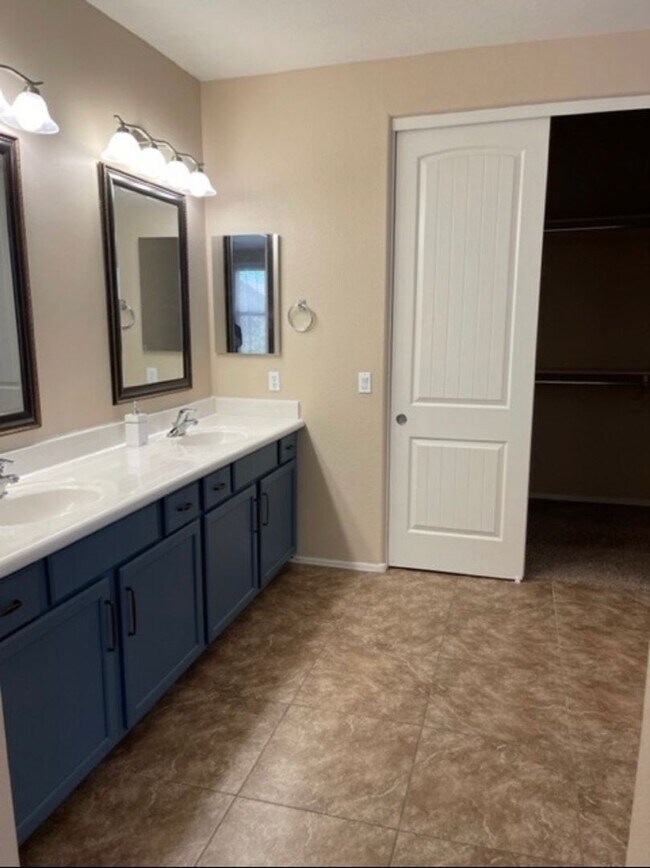 6302 S Onyx Dr Chandler, AZ 85249 photo 4