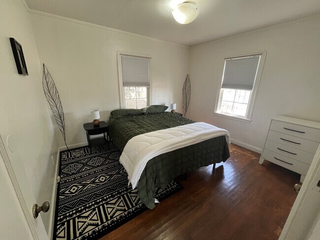8653 Thermal St Oakland, CA 94605 photo 3