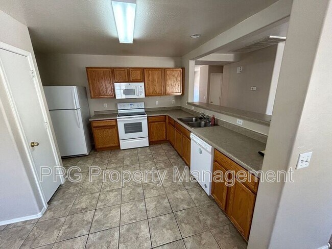 16152 W Calavar Rd Surprise, AZ 85379 photo 2