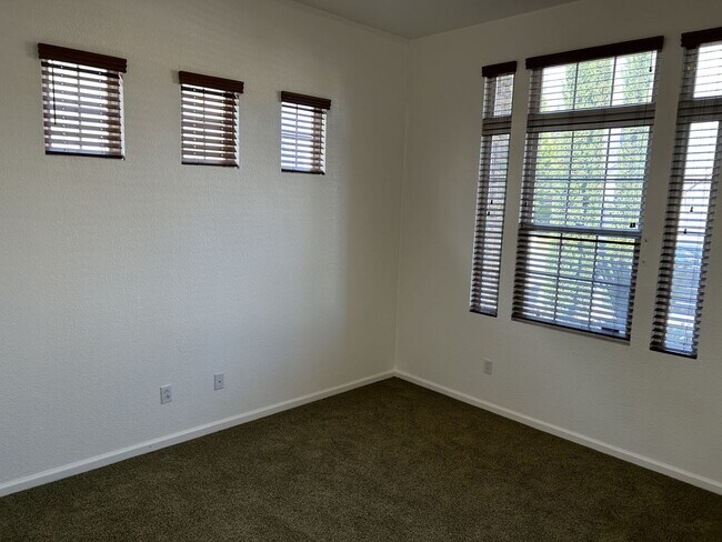 3906 Glacier Ct Vallejo, CA 94591 photo 3