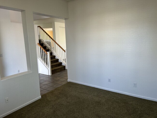 3906 Glacier Ct Vallejo, CA 94591 photo 4