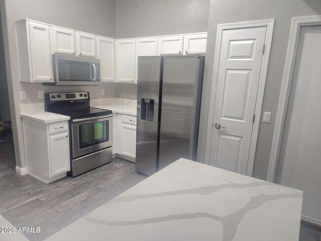 3101 W Louise Dr Phoenix, AZ 85027 photo 2