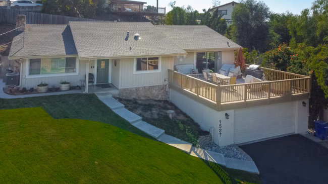 1527 Calavo Dr Escondido, CA 92026