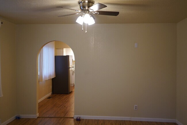 Spacious 3 bedroom, 1 bathroom renovated home photo 3