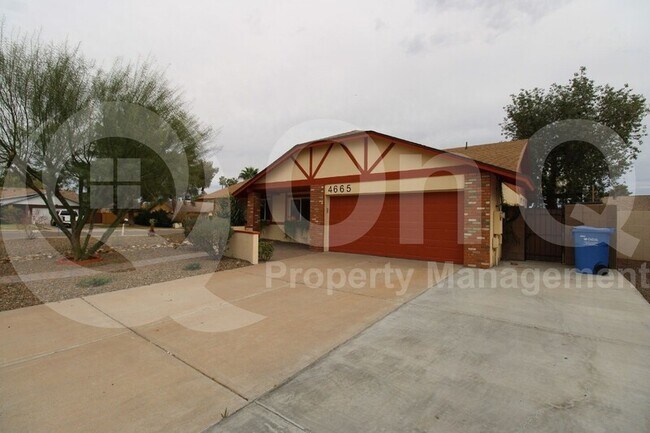 4665 E Aire Libre Ave Phoenix, AZ 85032 photo 2