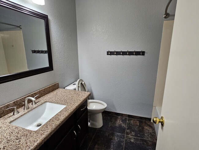 Spacious 3bd home in peoria photo 4