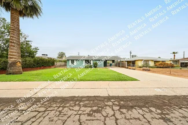 1723 W Indianola Ave photo 3