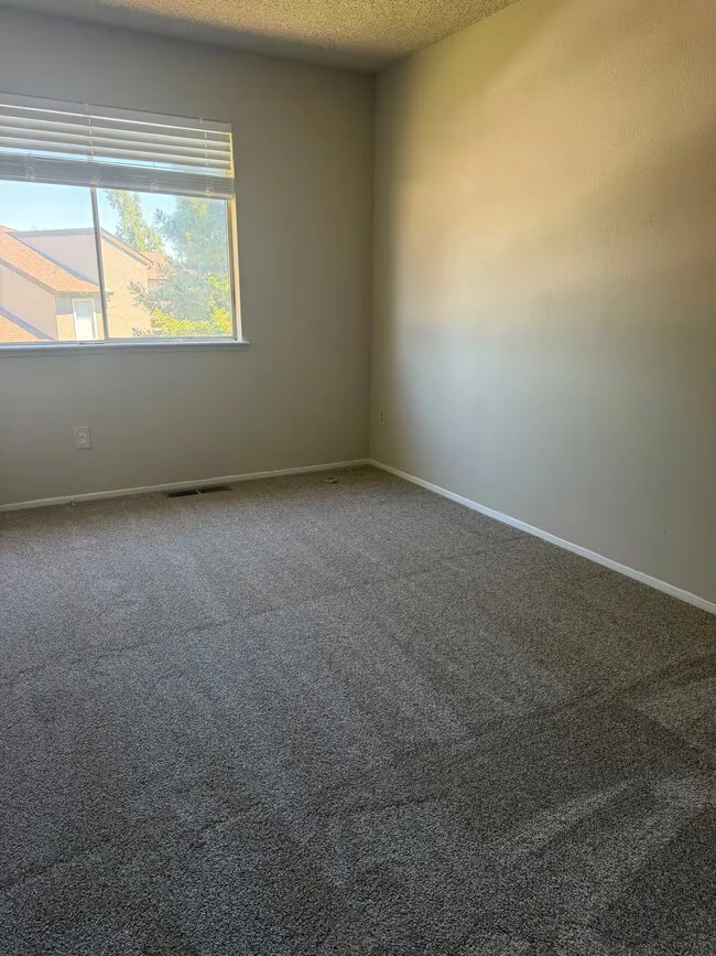 1920 Grande Cir Fairfield, CA 94533 photo 2