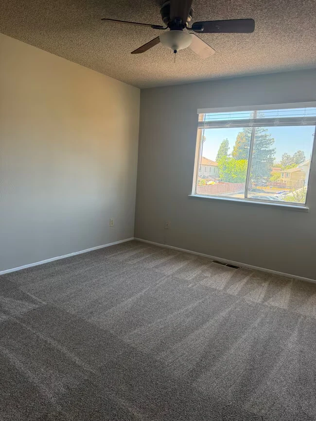 1920 Grande Cir Fairfield, CA 94533 photo 3