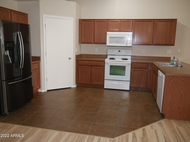 2190 E Mohave Ln photo 5