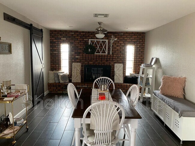 1421 S Roberts Rd Tempe, AZ 85281 photo 4