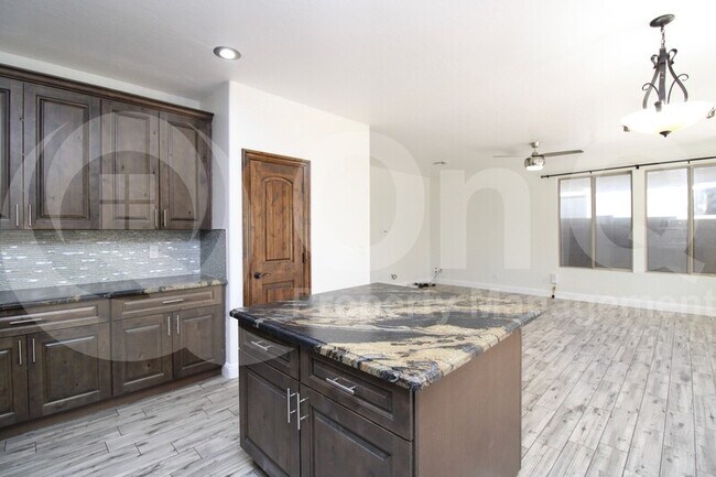 563 E Krista Way Tempe, AZ 85284 photo 5