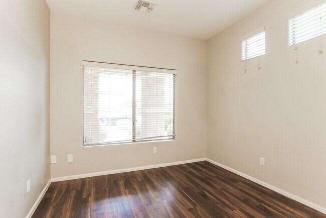 7154 W Globe Ave Phoenix, AZ 85043 photo 3