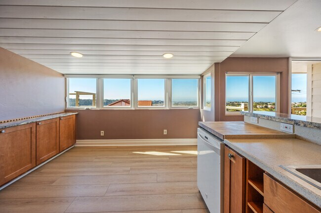 1821 Laurel Rd Oceanside, CA 92054 photo 3