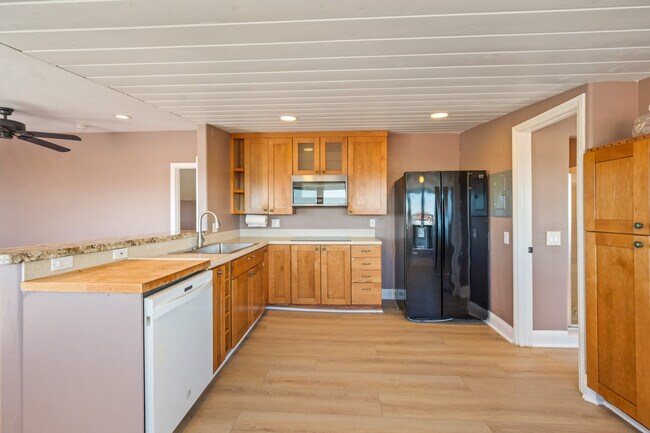 1821 Laurel Rd Oceanside, CA 92054 photo 4