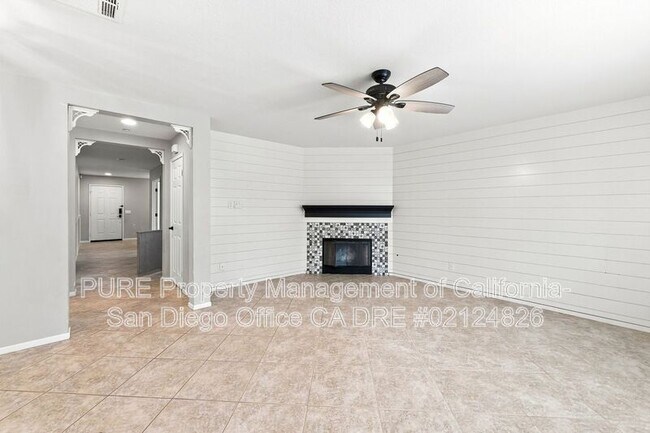 1578 Acacia Cir Vista, CA 92081 photo 2