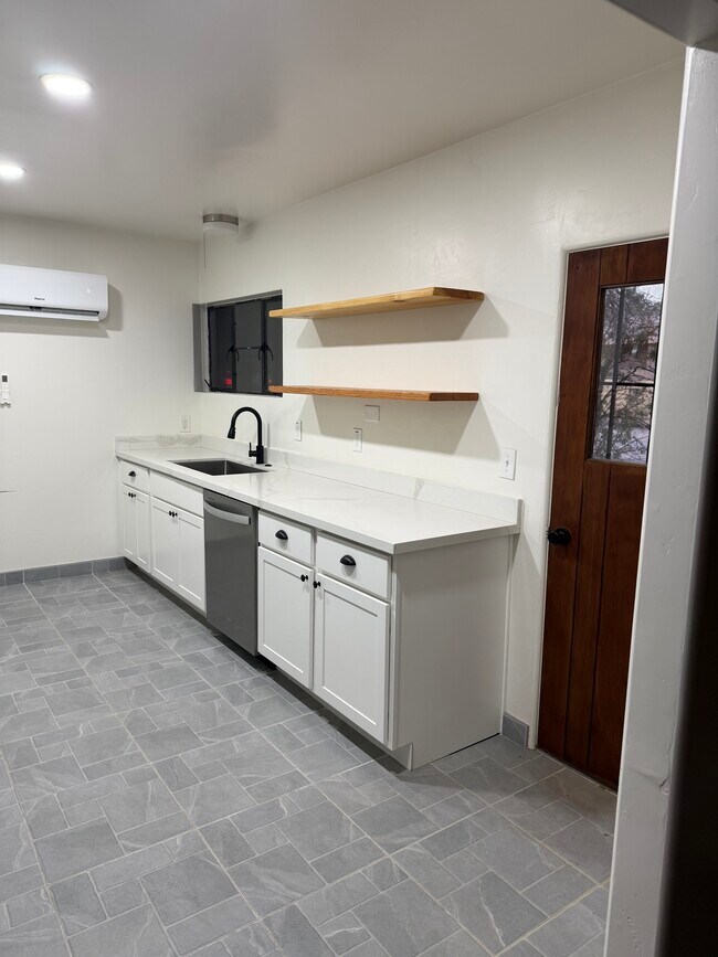 1225 S Maple Ave Tempe, AZ 85281 photo 4