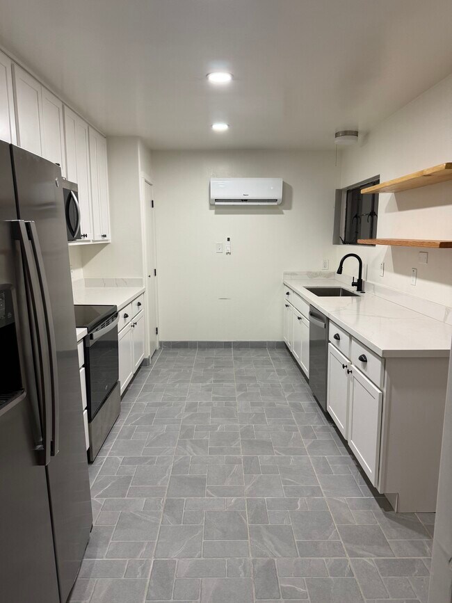 1225 S Maple Ave Tempe, AZ 85281 photo 2
