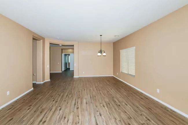9427 W Monte Vista Rd Phoenix, AZ 85037 photo 5