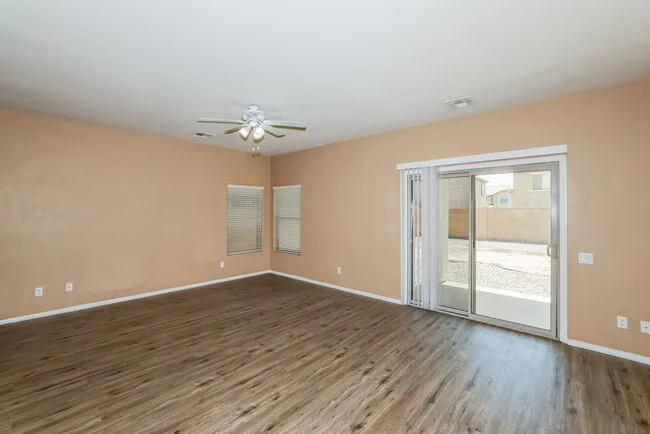 9427 W Monte Vista Rd Phoenix, AZ 85037 photo 4