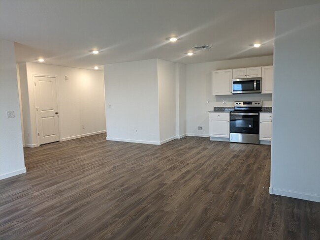 1346 W Toltec Dr photo 2