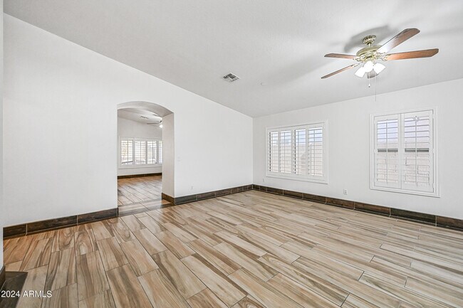 4436 E Mountain Sage Dr photo 3