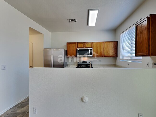 16923 W Central St Surprise, AZ 85388 photo 5