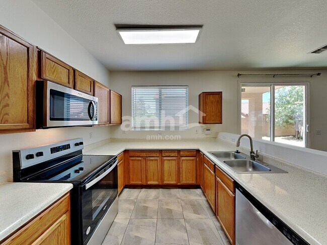 16923 W Central St Surprise, AZ 85388 photo 3