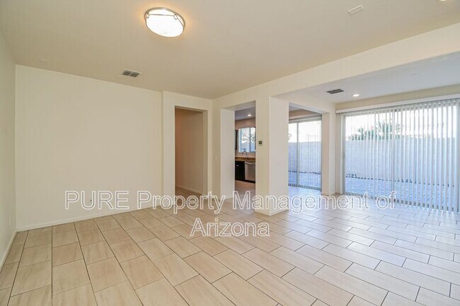 3113 S Scarlet Ln Chandler, AZ 85286 photo 2