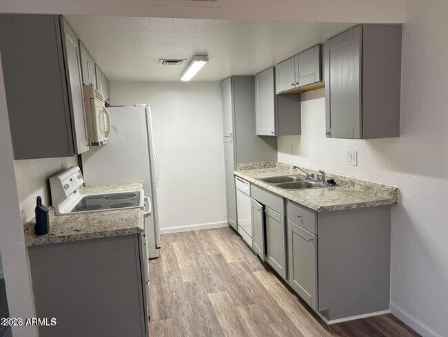 860 E Brown Rd Mesa, AZ 85203 photo 2