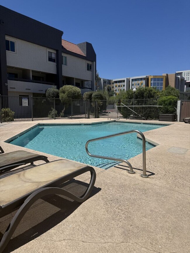 1215 E Lemon St Tempe, AZ 85281 photo 2