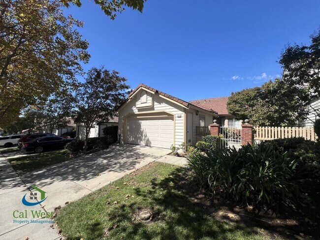 $4095 - Quiet Neighborhood Of Milpitas 2br/2ba Townhome photo 3