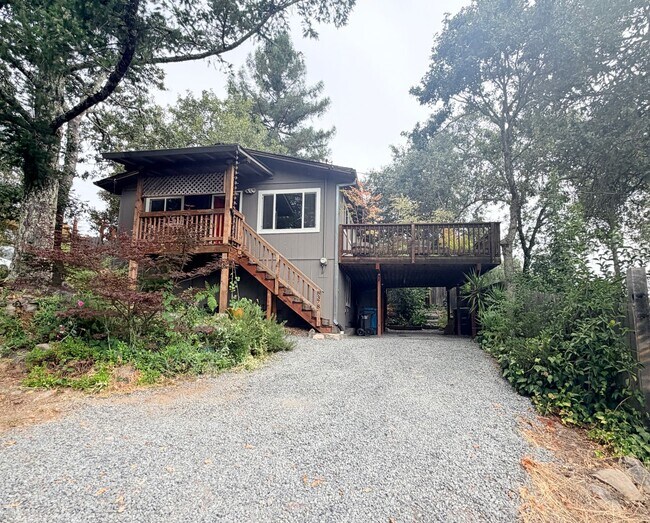 Serene 1-bedroom Home With Privacy &amp; Nature Views photo 2