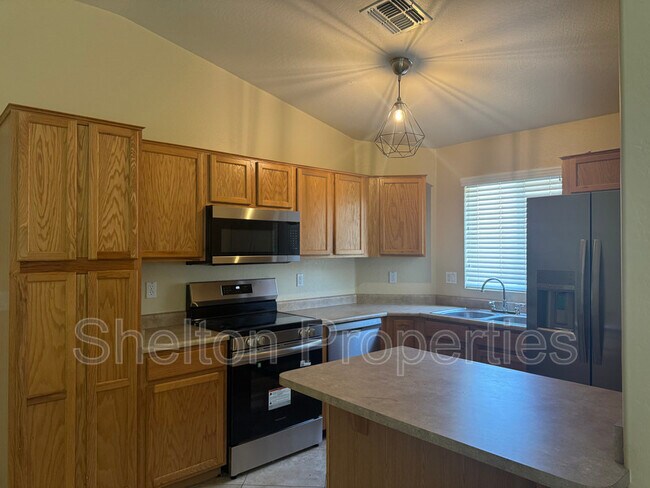 16834 S 23rd St Phoenix, AZ 85048 photo 4
