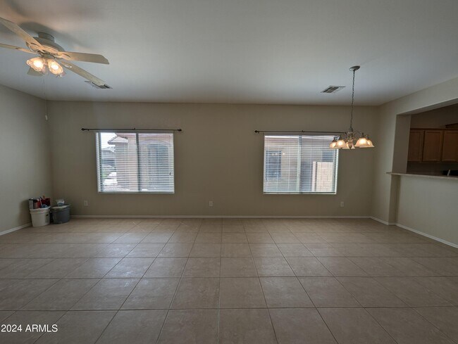 2363 N Smithsonian Dr photo 5