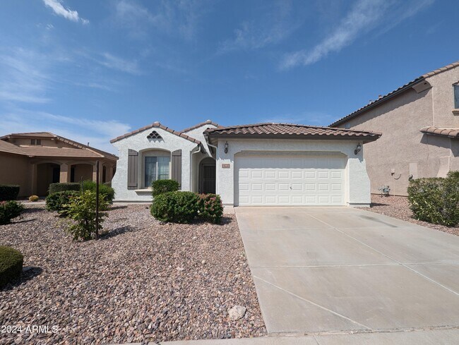 2363 N Smithsonian Dr
