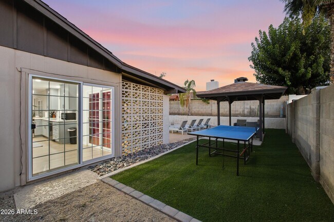 2331 E Sunnyside Dr Phoenix, AZ 85028 photo 3