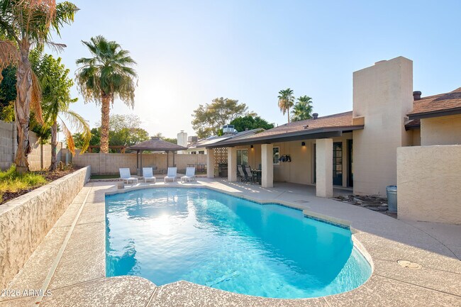 2331 E Sunnyside Dr Phoenix, AZ 85028 photo 4