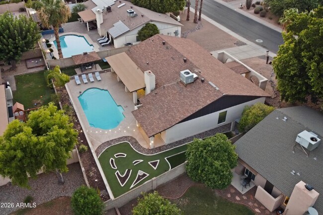 2331 E Sunnyside Dr Phoenix, AZ 85028 photo 2