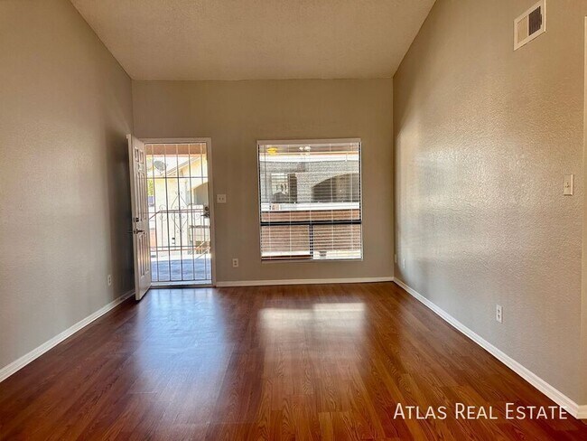465 W Ivyglen St Mesa, AZ 85201 photo 2