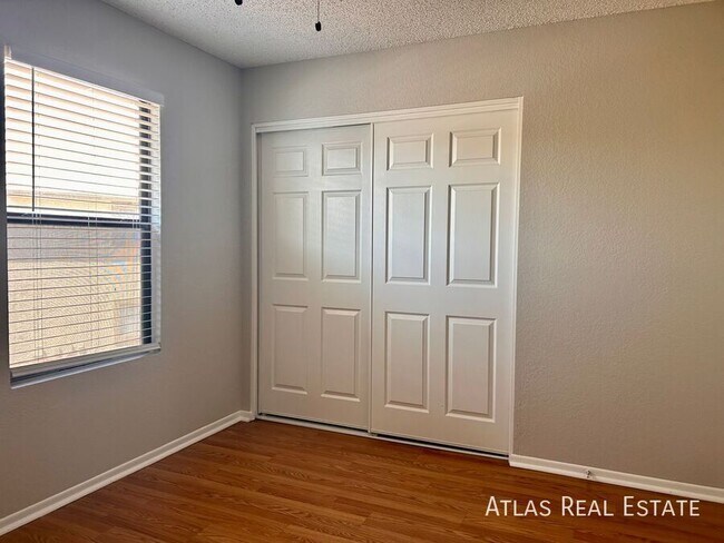 465 W Ivyglen St Mesa, AZ 85201 photo 3