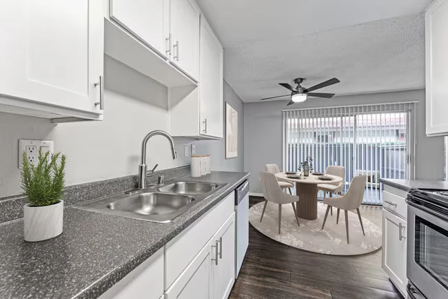 Shadow Ridge Apartments photo 4