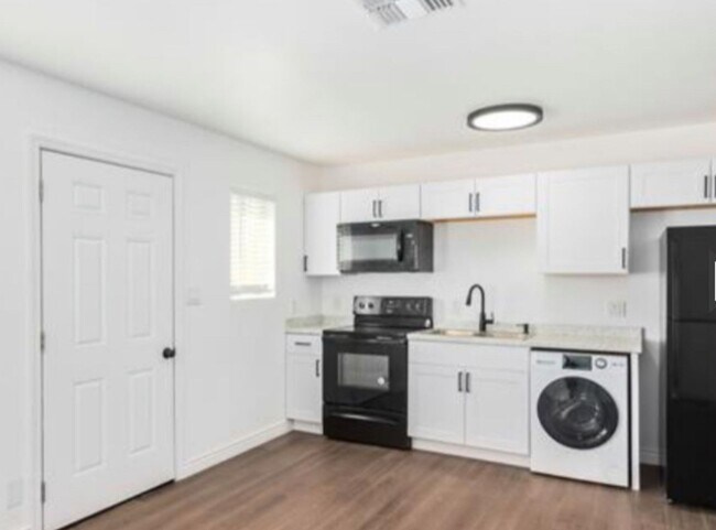1438 E Adams St Phoenix, AZ 85034 photo 3
