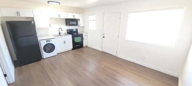 1438 E Adams St Phoenix, AZ 85034 photo 4