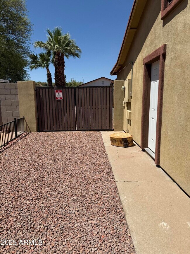 4032 E Hartford Ave Phoenix, AZ 85032 photo 3