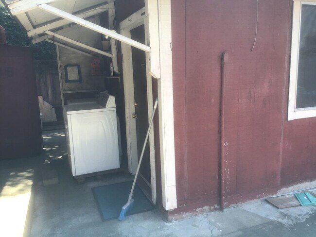 1625 Willow St Alameda, CA 94501 photo 3