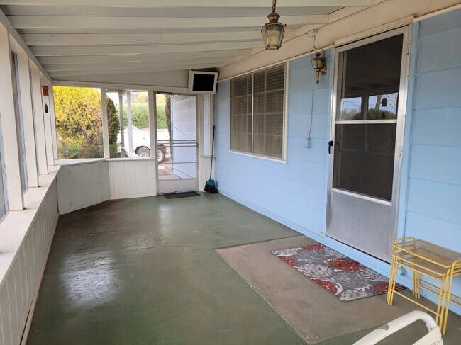 600 El Recreo Ct Wickenburg, AZ 85390 photo 2